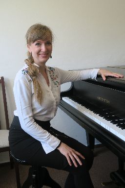 <b>BcA. Škrháková Lucie</b><br>klavír